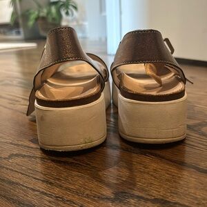 Clark’s platform sandals, bronze metallic leather size 9